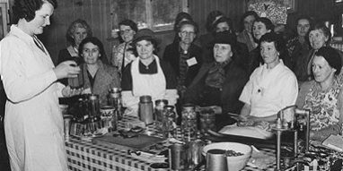 W.I. image – 1940s W.I. talk on cocktail making