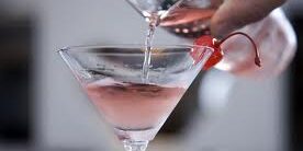 Pouring pink Martini Pouring pink Martini